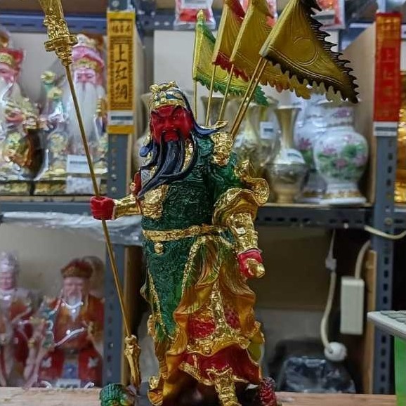 patung dewa kwan kung / kwan kong -12 inch fiber - 5 bendera - l1