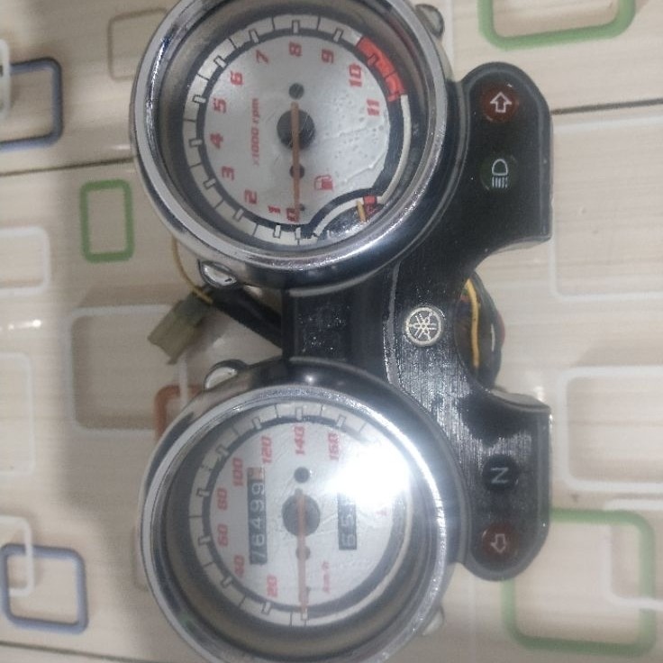 spidometer scorpio z baramg asli copotan komplit bagus jalan,normal semua,minus cuman ga ada pemuter