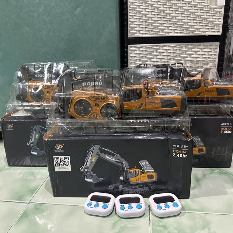 RC excavator yigong 3 pcs