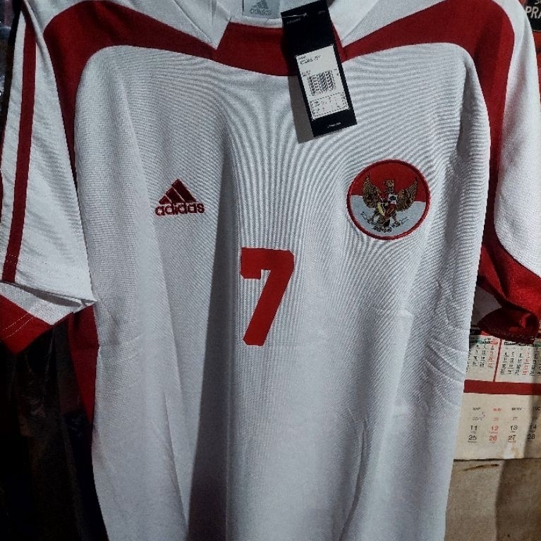 Jersey away timnas indonesia 2004