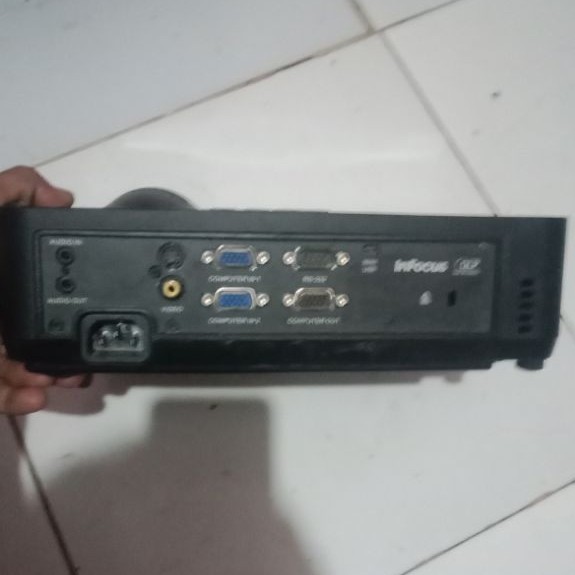 infokus rusak