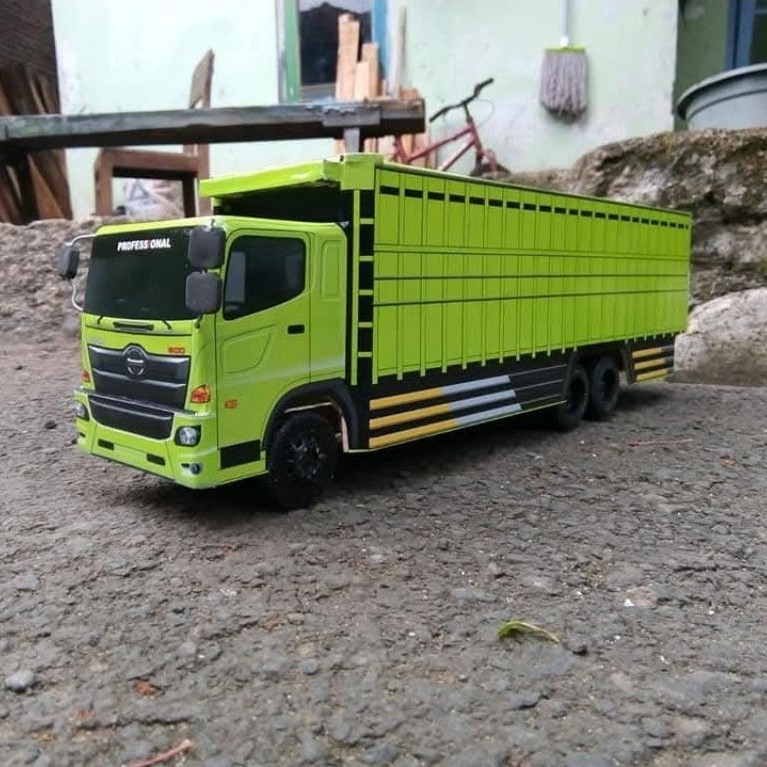 Miniatur Truk Tronton Hino 500 Tronton Hino 500 Hino Ijo