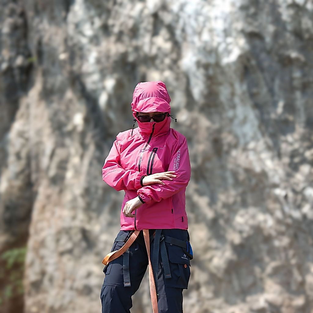 JAKET ULTRALIGHT SERIES LABUAN WILD OUTDOOR 100% waterproof
