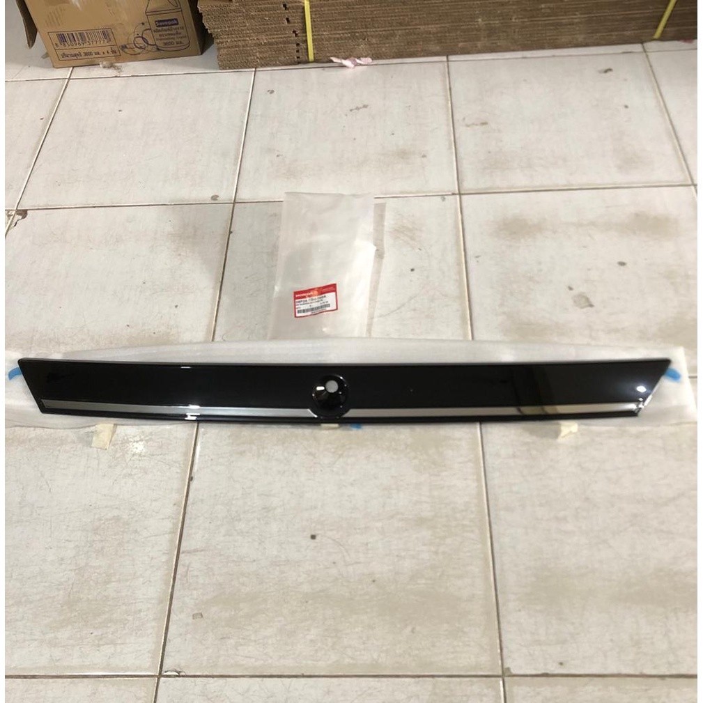 Garnish trunklid list chrome Kaca Belakang Honda Brio Ori
