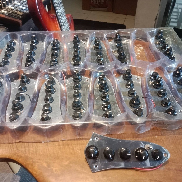 Sire Marcus Miller V7 Preamp bass