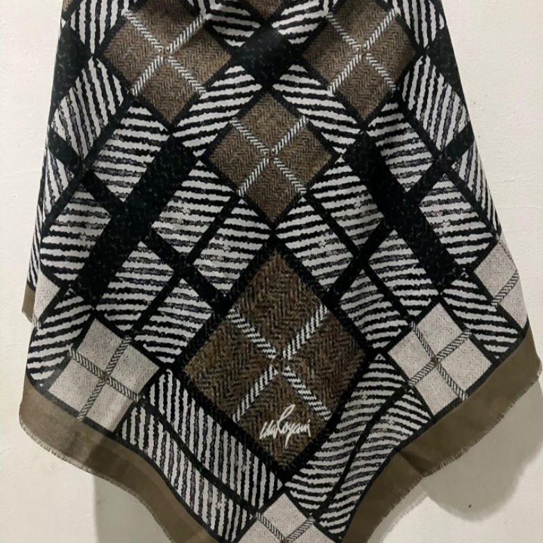 Ida Royani Motif square