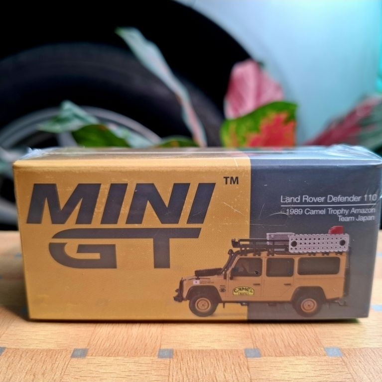 Mini GT Land Rover Defender 110 Seal