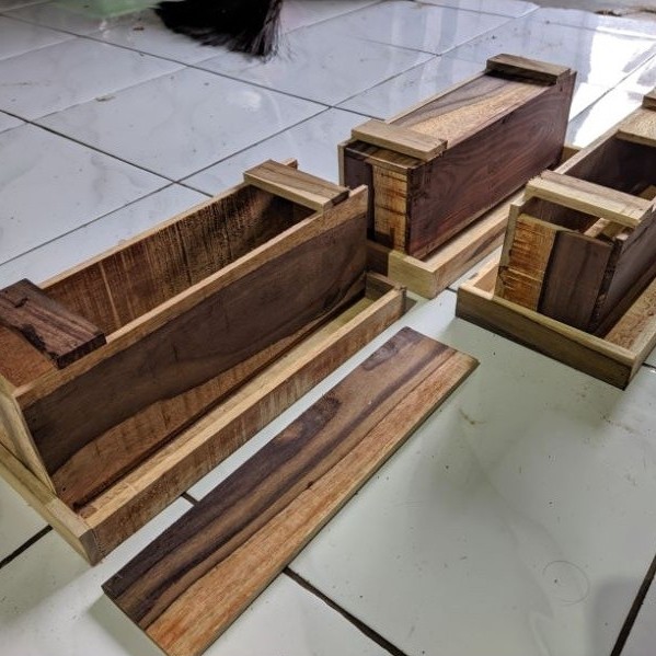 Tempat Pakan DOC Feeder Tempat Pakan Ayam Puyuh Burung Kayu
