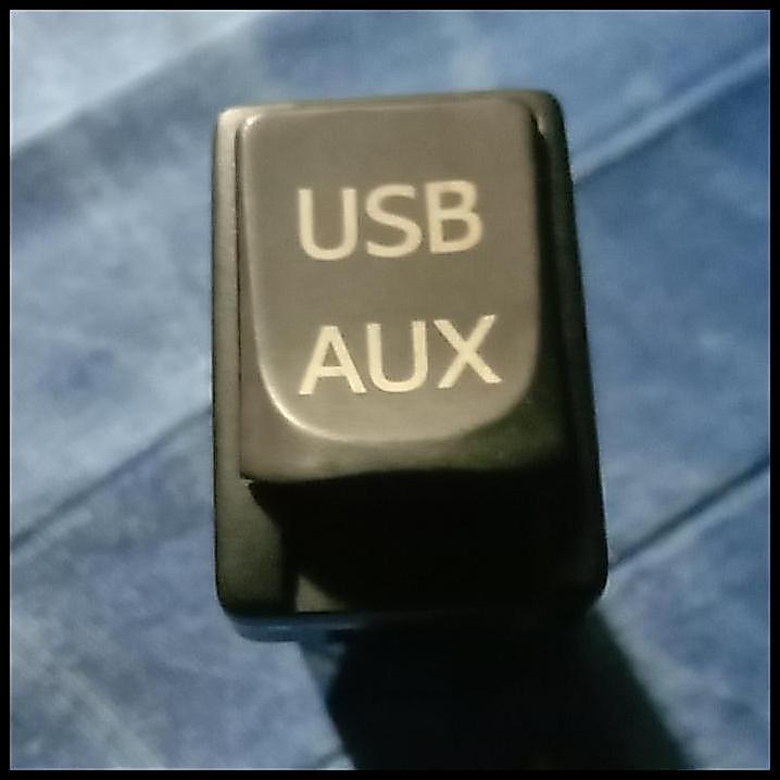 DISKON SWITCH USB AUX AVANZA VELOZ ORIGINAL 