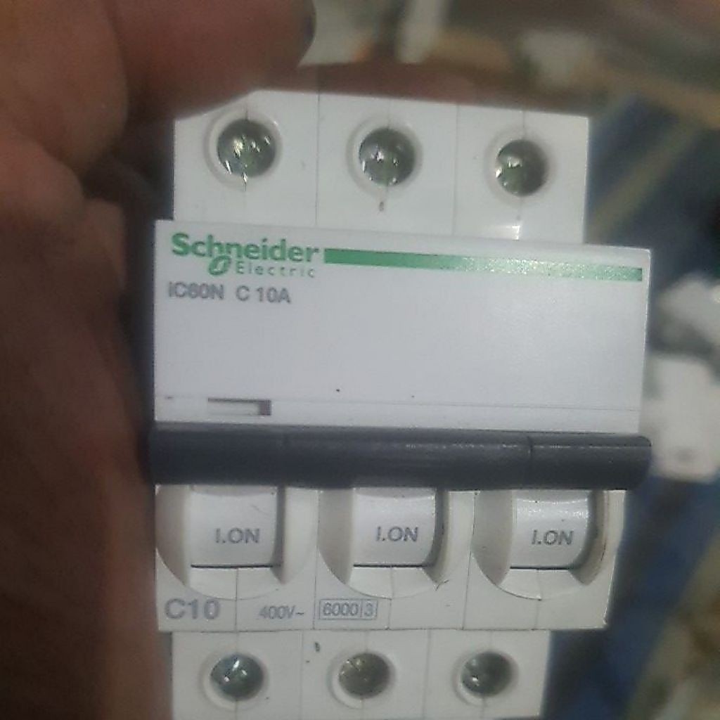 Mcb schneider 3P 10A