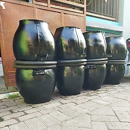 Tempat sampah terbuat dari ban bekas Bak sampah karet