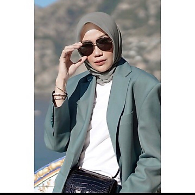 Buttonscarves Nala Square (As Is) New