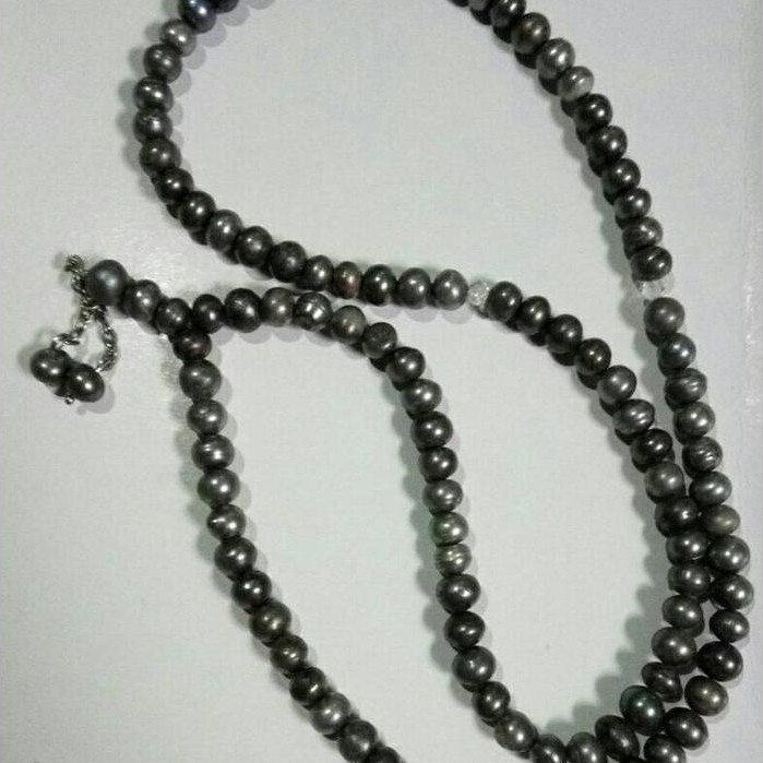 Tasbih Mutiara Air Tawar Hitam 99 Butir Diameter 7 mm, Tali Nilon Kuat, Bonus Kotak