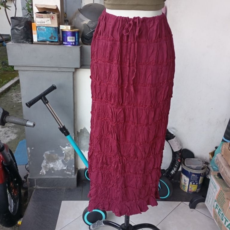 Rok Wanita Panjang Merah Maroon
