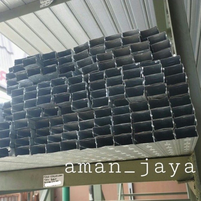 Hollo Galvalum Ukuran 2 x 4 x 0,3 SNI Ikatan Isi 20 Batang untuk Konstruksi