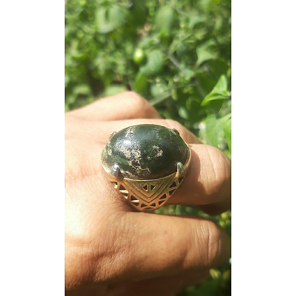 Badar besi hijau natural