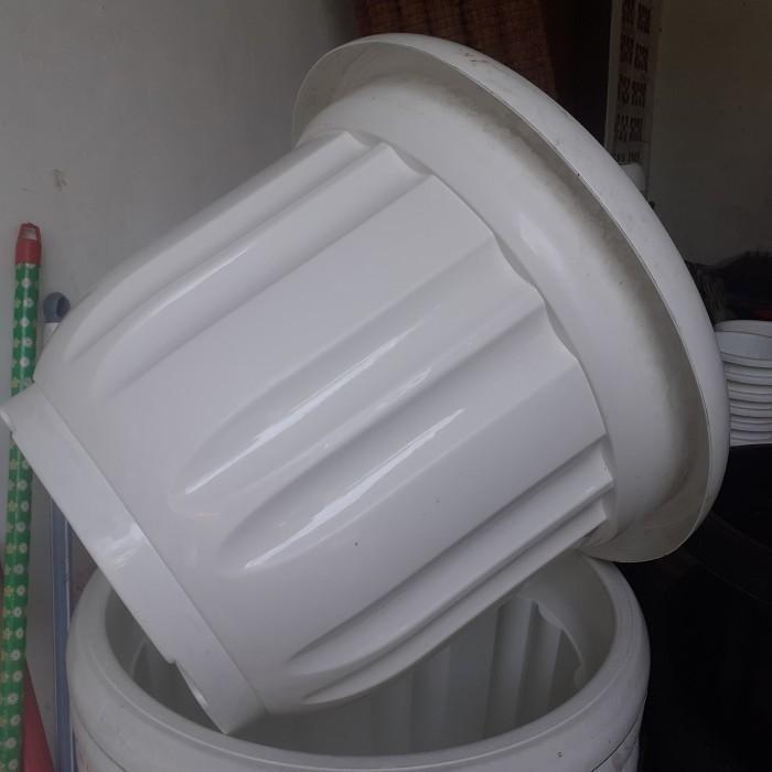Lokasi Pondok Gede Grosir Pot 50 cm hitam bunga tambulapot - Putih