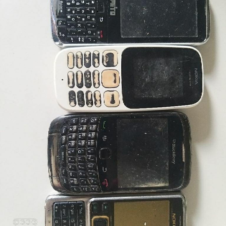 Ambil Semua hp jadul.hp mito masih nyala.