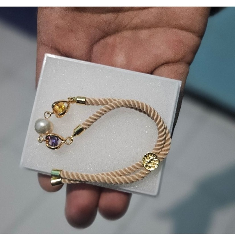 Gelang mutiara khas lombok