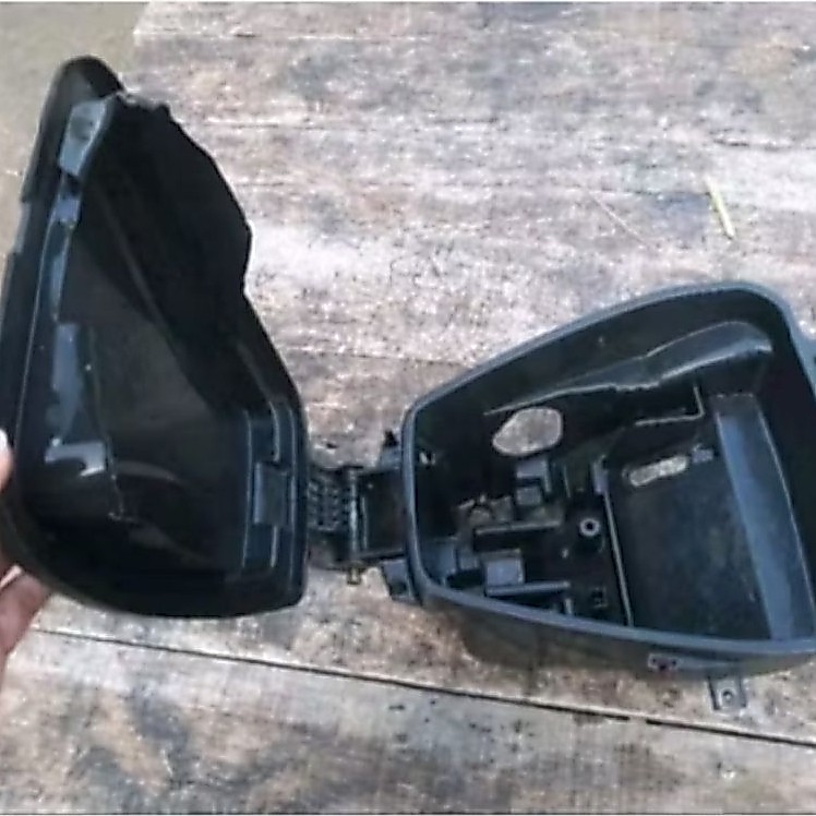 Cover bok aki dudukan bagasi jok depan Honda Scoopy karbu original copotan secend