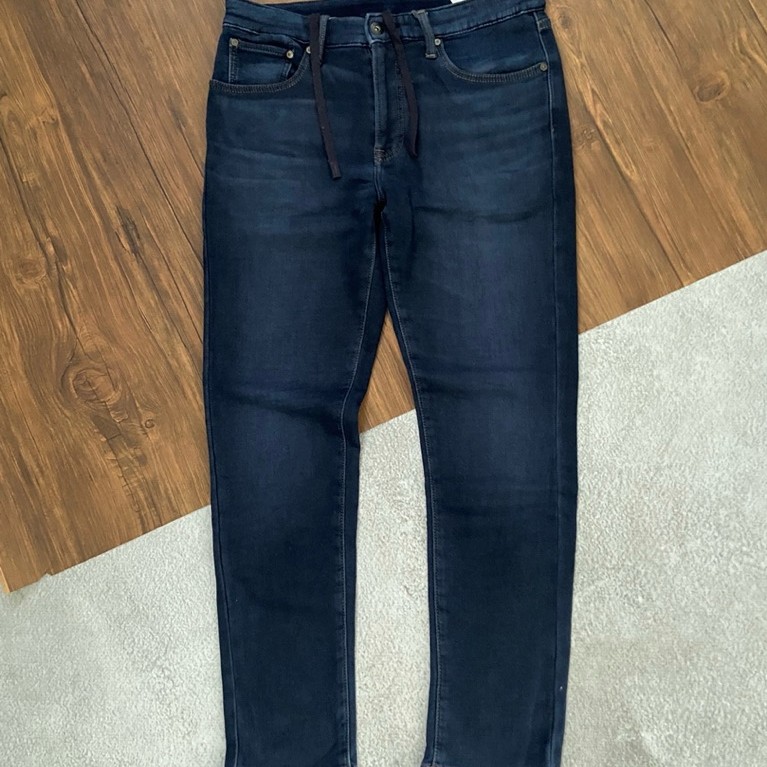 UNIQLO EZY JEANS SIZE 32