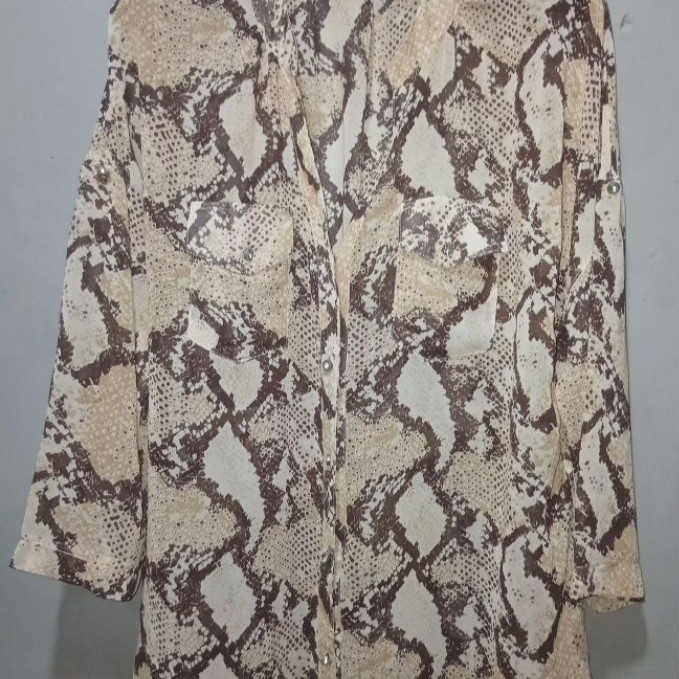 kemeja motif ular