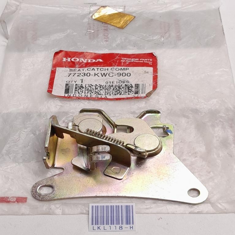 HONDA CS1 DUDUKAN PENGAIT JOK SEAT LOCK 77230-KWC-900