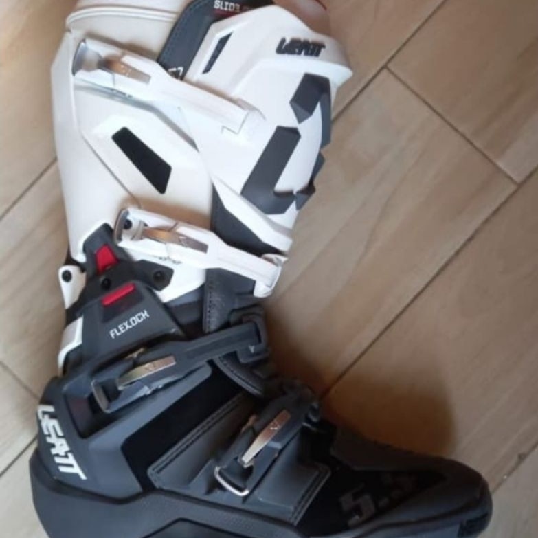 SEPATU LEATT 5.5