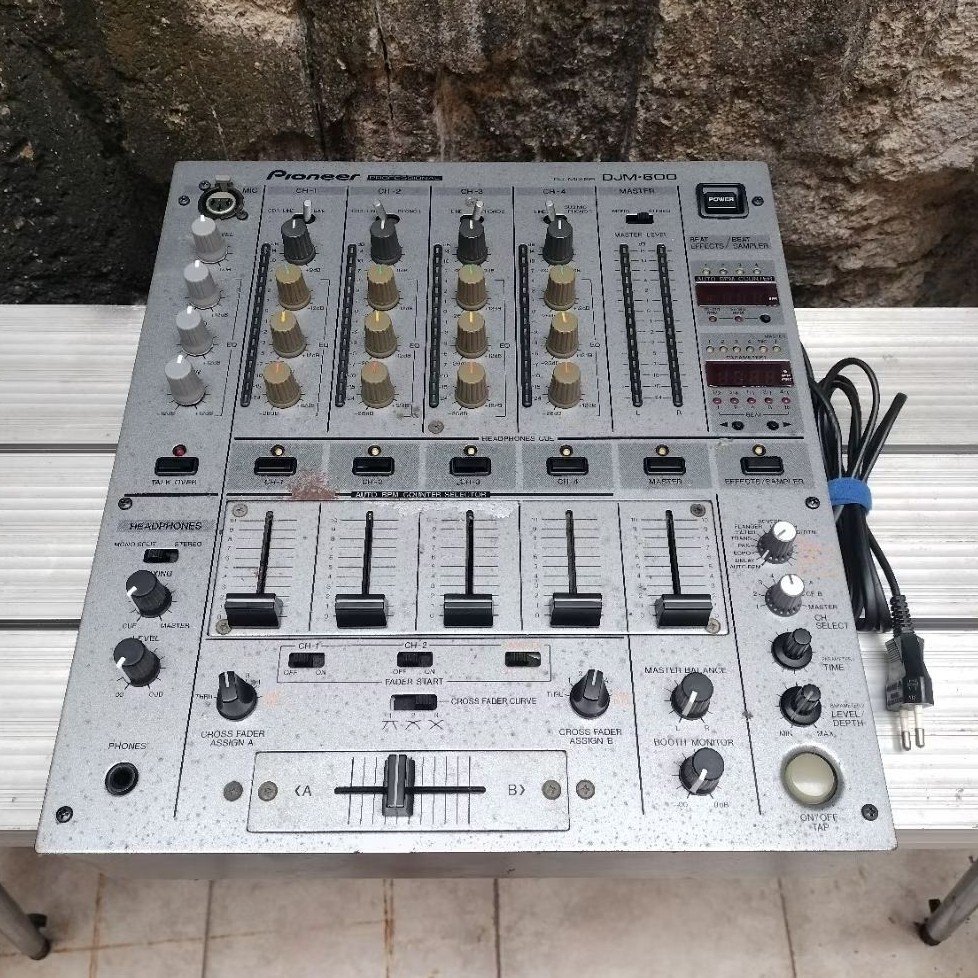 DJ Mixer Audio Pioneer DJM-600 4 Channel Fader Baik