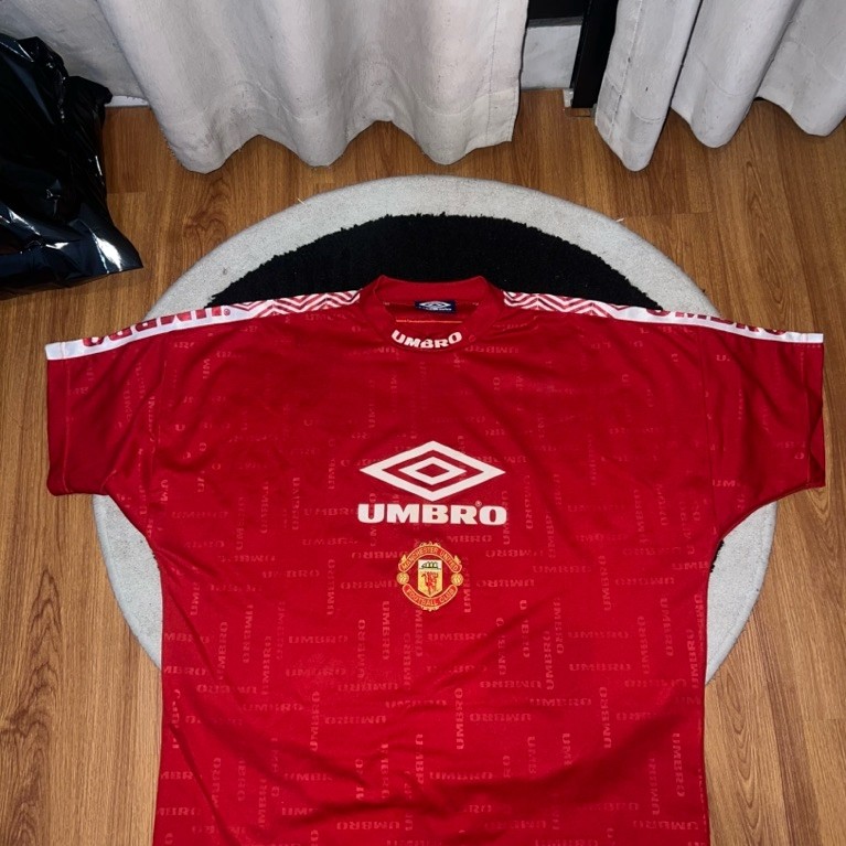 manchester united vintage 90s jersey