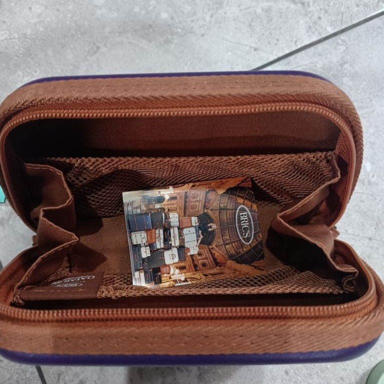 Pouch Brics Qatar Airways