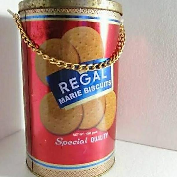 Marie Regal Biskuit Kaleng 1 Kg Rantai