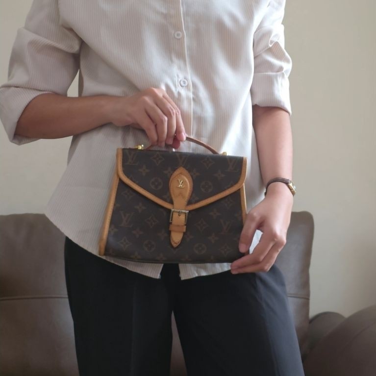 Tas Selempang LV 2 (Preloved/Second)