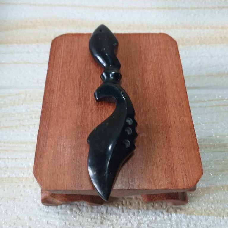 Liontin Jade / Giok Hitam Model Kujang - Natural Batu / Batu Asli