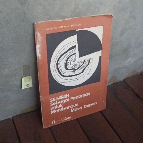 sejarah sebagai pedoman untuk membangun masa depan