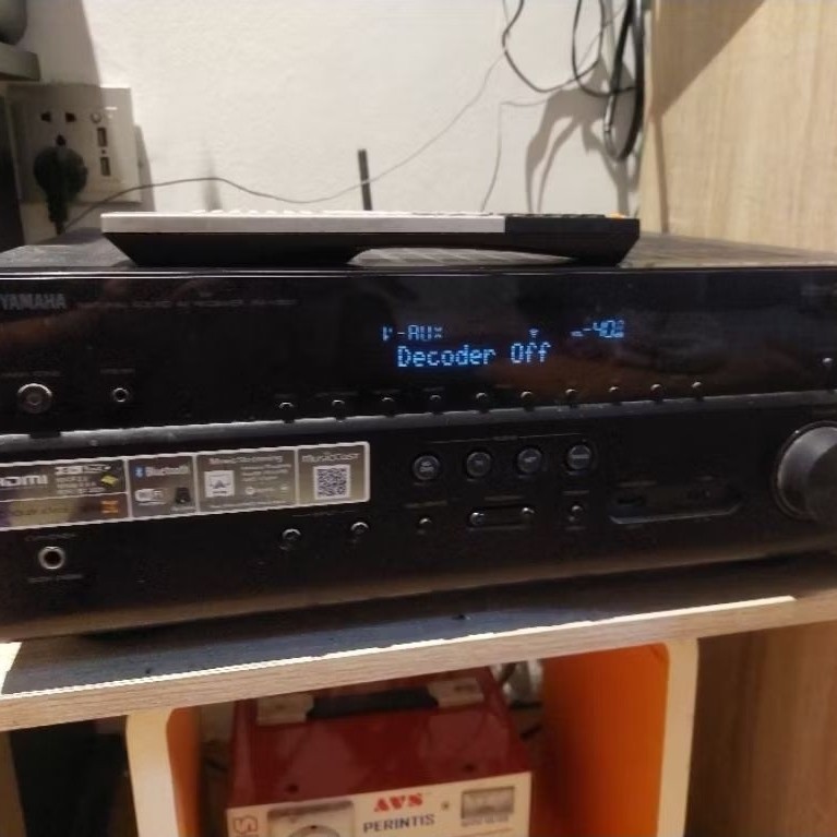 AV RECEIVER DOLBY ATMOS YAMAHA RXV-685