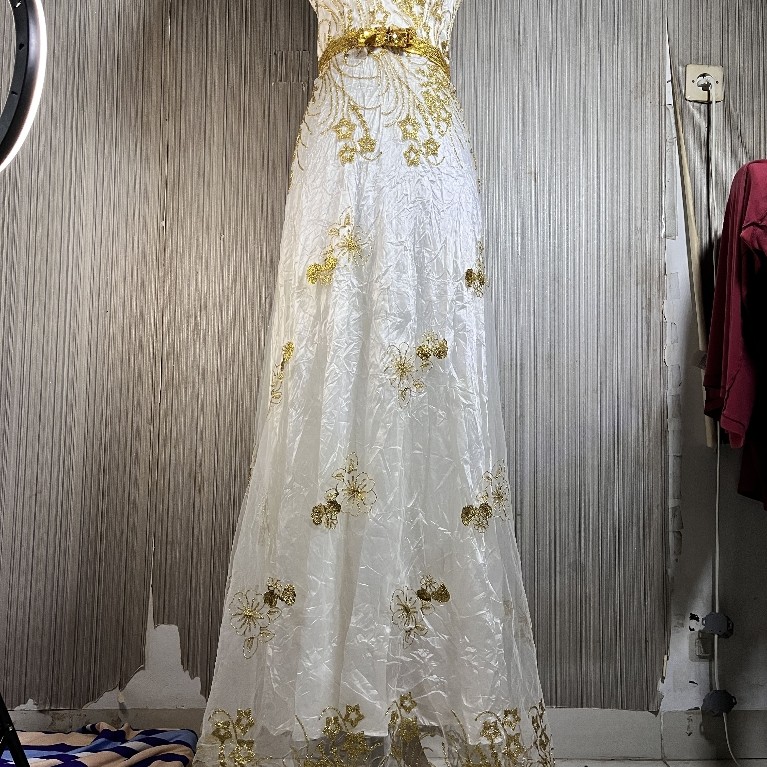 Gold-Embroidered White Evening Gown - Gaun Malam Panjang Putih Detail Bordir Emas