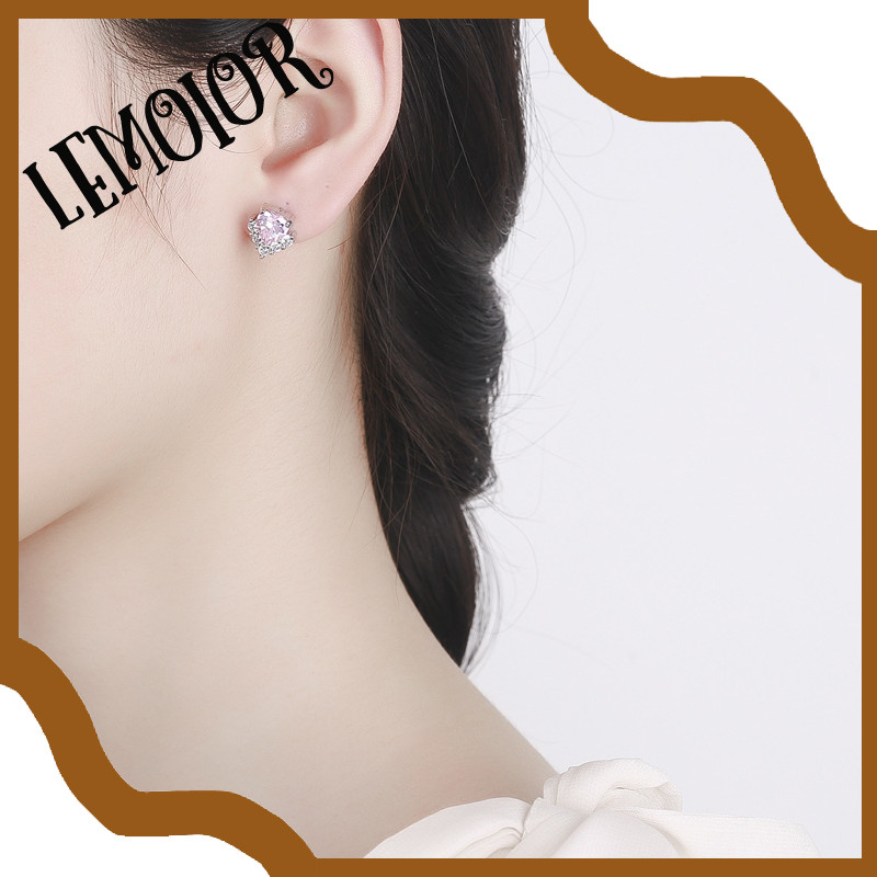 Anting-anting Tusuk Yang Modis Mungil Dan Manis Menampilkan Rangkaian Charm Hati Berwarna Merah Muda