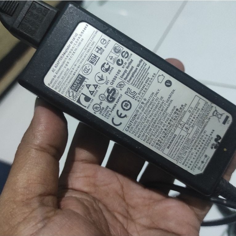 Charger leptop Leptop Samsung NP355V4X ORI bawaan