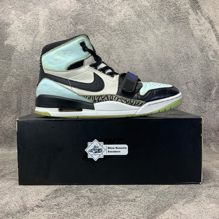Sepatu Second  Air Jordan Legacy 312 Iglo  Size 44,5 Insole 28,5 cm Original Guarantee 100%