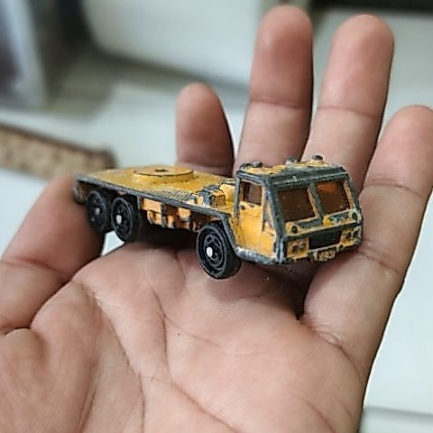 diecast tomica fuso truck crane