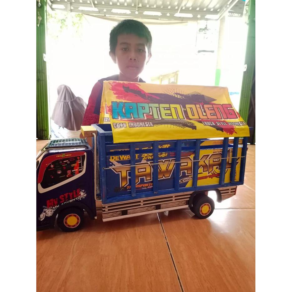 mainan truk oleng set hadiah miniatur truk panjang 55 cm full fariasi lampu dan terpal Plastik Roda 