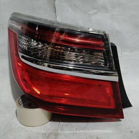 Lampu Belakang Toyota Camry 2015
