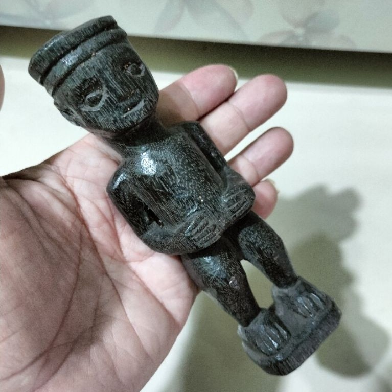 Patung primitif dayak paser kayu ulin.Patung kuno belian