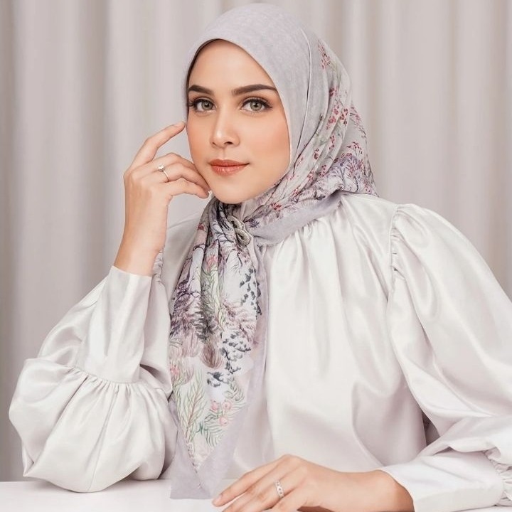 Buttonscarves Holiday Shadow