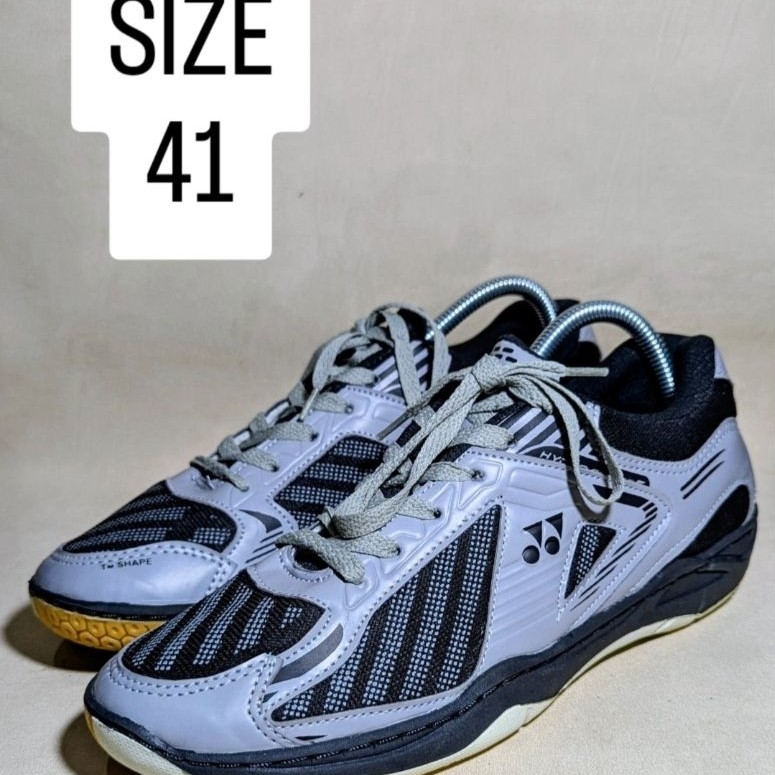 SEPATU PRELOVED YONEX HYDRO FORCE 5 BADMINTON SHOES SIZE 41