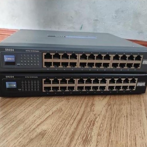 Linksys SR224 24-Port 10/100 Network Switch Fast Ethernet SR224