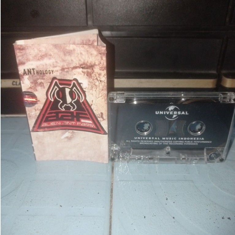 Kaset Pita Alien Ant Farm - Anthology