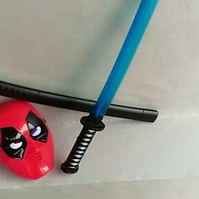 Mainan pedang samuray topeng deadpool