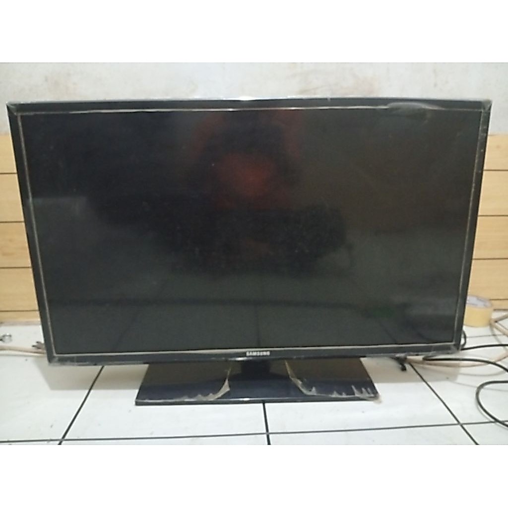 TV LED SAMSUNG 32 INCH UA32FH4003R (layar retak)
